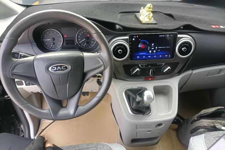 Used JAC Refine M3 2019 PLUS Maker Edition 1.8L Luxury Model Center Console