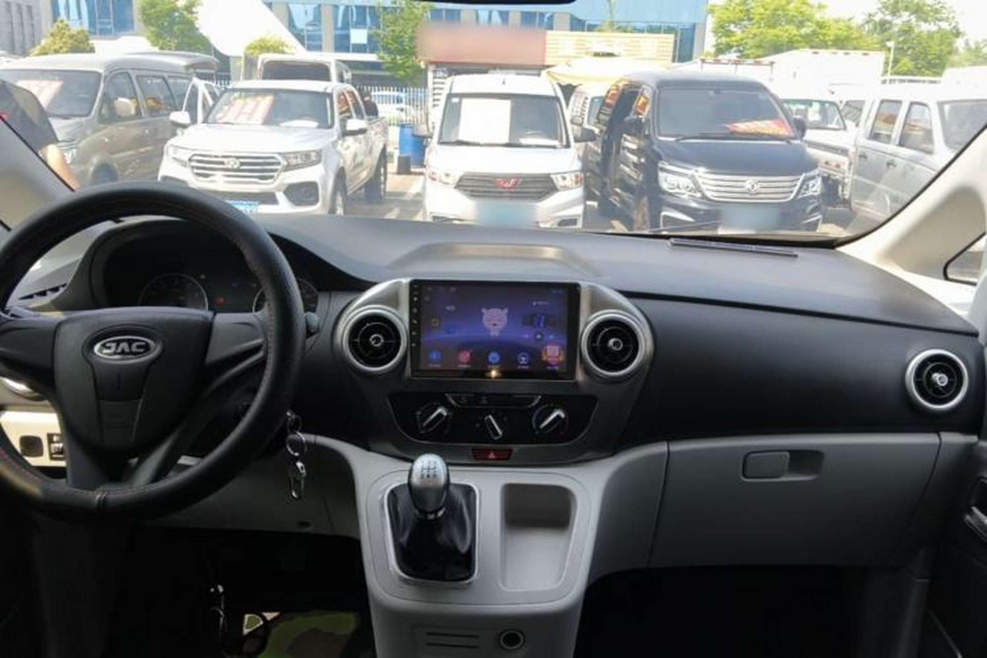 Used JAC Refine M3 2019 PLUS Maker Edition 1.8L Luxury Model Center Console