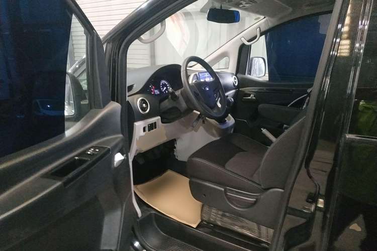 Used JAC Refine M3 2019 PLUS Maker Edition 1.8L Luxury Smart Model with 9 Seats Driver Seat