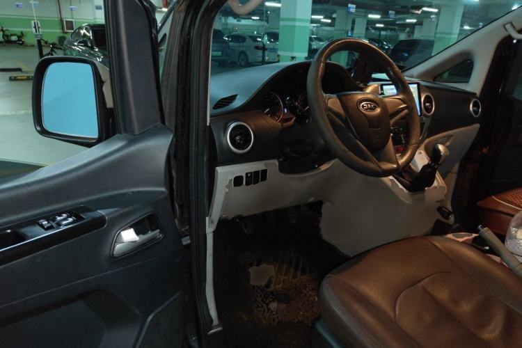 Used JAC Refine M3 2019 Creator Edition 1.8L Luxury Model Driver Seat