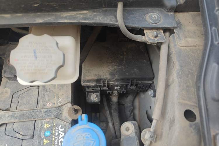 Used JAC Refine M3 2019 1.8L 5-Seater Express Edition Engine Bay Left