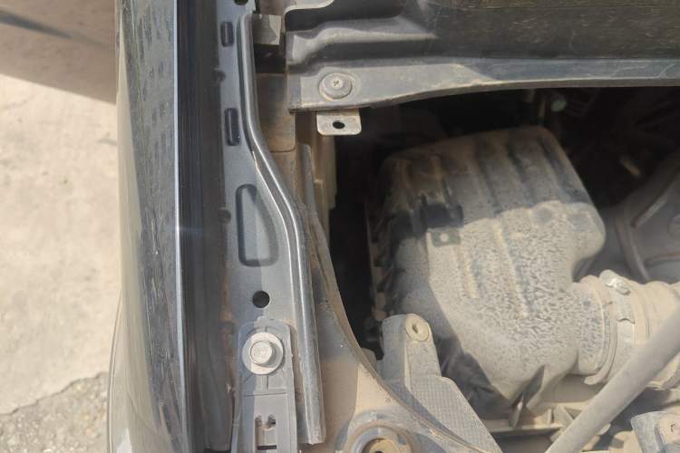Used JAC Refine M3 2019 1.8L 5-Seater Express Edition Engine Bay Right