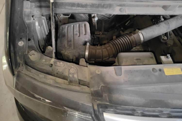 Used JAC Refine M3 2019 PLUS Maker Edition 1.8L Luxury Model Engine Bay Right