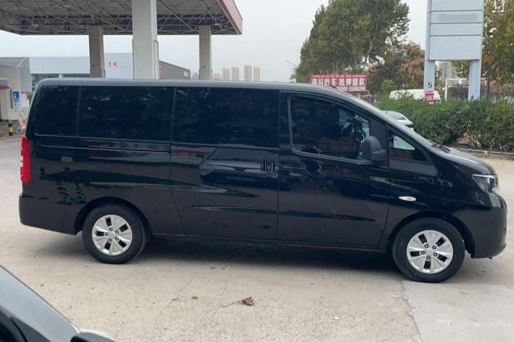 Used JAC Refine M3 2019 PLUS Maker Edition 1.8L Luxury Smart Model with 9 Seats Exterior 2
