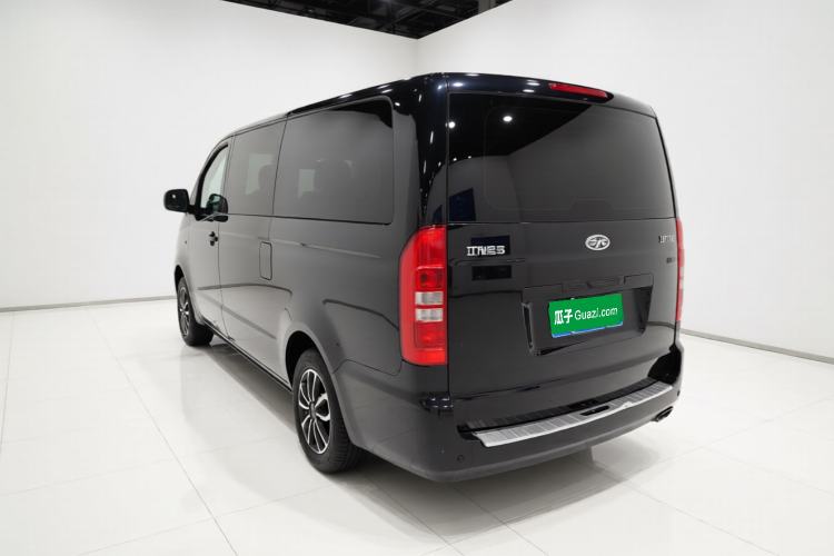 Used JAC Refine M3 2019 PLUS IKEA Edition 1.8L Luxury 9-Seater Exterior 3