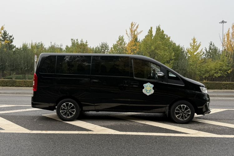 Used JAC Refine M3 2019 PLUS IKEA Edition 1.8L Luxury 9-Seater Exterior 3