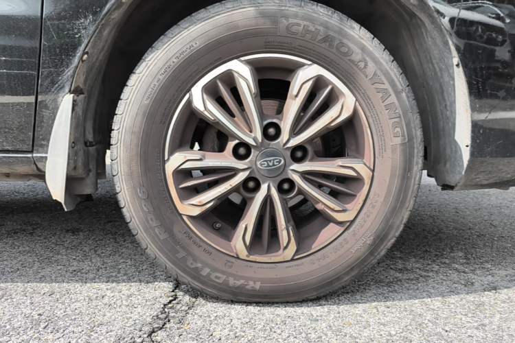 Used JAC Refine M3 2019 PLUS IKEA Edition 1.8L Luxury 9-Seater Exterior 7