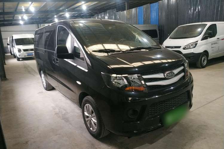 Used JAC Refine M3 2019 PLUS Maker Edition 1.8L Luxury Smart Model with 9 Seats Front Right 45 Deg