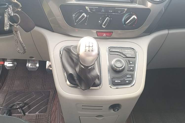 Used JAC Refine M3 2019 IKEA Edition 1.8L Luxury Smart Model Gear Lever