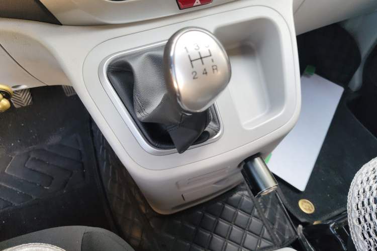 Used JAC Refine M3 2019 Creator Edition 1.8L Luxury Model Gear Lever
