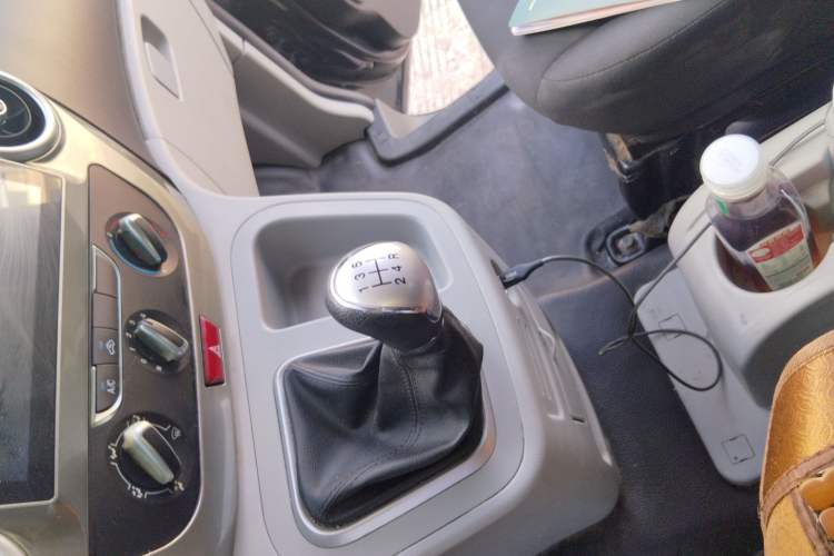 Used JAC Refine M3 2019 1.8L 5-Seater Express Edition Gear Lever