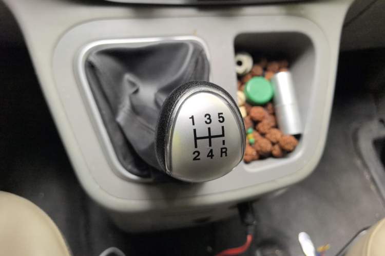 Used JAC Refine M3 2019 Creator Edition 1.6L Luxury Smart Version Gear Lever