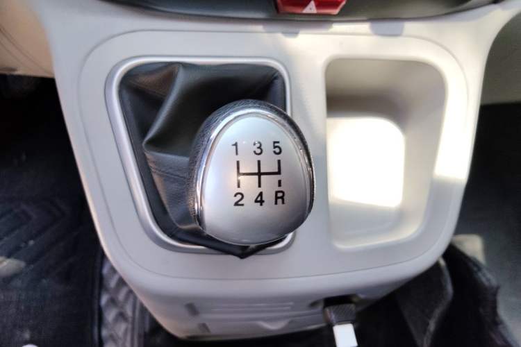 Used JAC Refine M3 2019 Creator Edition 1.8L Luxury Model Gear Lever