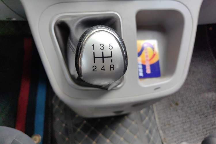 Used JAC Refine M3 2019 1.8L 5-Seater Express Edition Gear Lever