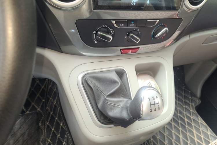 Used JAC Refine M3 2019 PLUS Maker Edition 1.8L Luxury Model Gear Lever