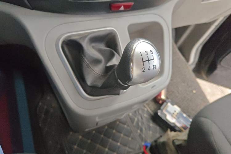 Used JAC Refine M3 2019 1.8L 5-Seater Express Edition Gear Lever