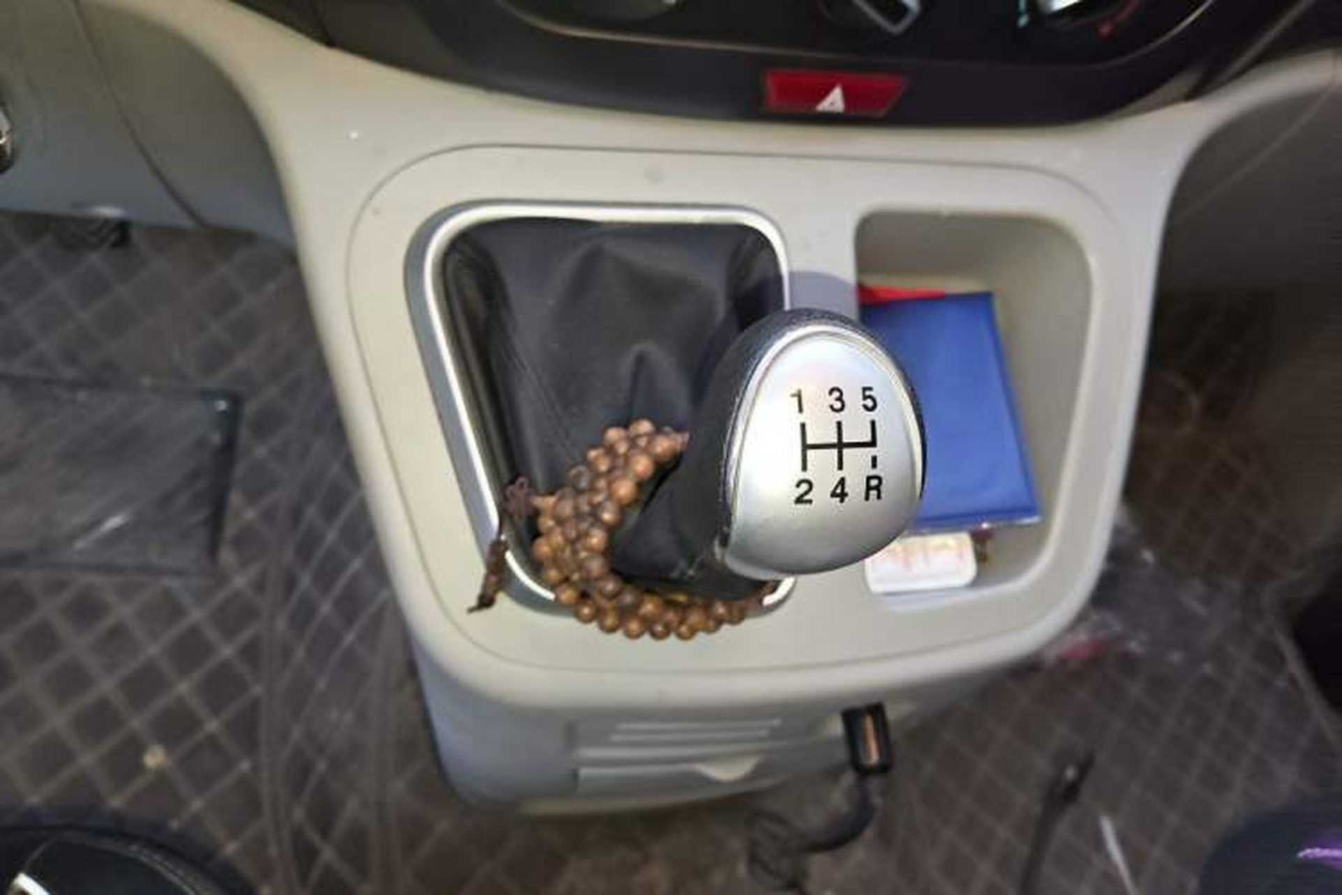Used JAC Refine M3 2019 Creator Edition 1.8L Luxury Model Gear Lever