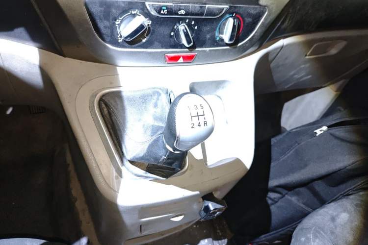 Used JAC Refine M3 2019 1.8L 5-Seater Express Edition Gear Lever