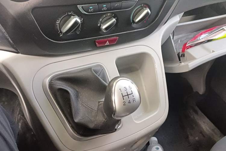 Used JAC Refine M3 2019 PLUS Maker Edition 1.8L Luxury Model Gear Lever