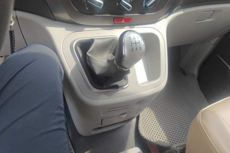 Used JAC Refine M3 2019 1.8L 5-Seater Express Edition Gear Lever