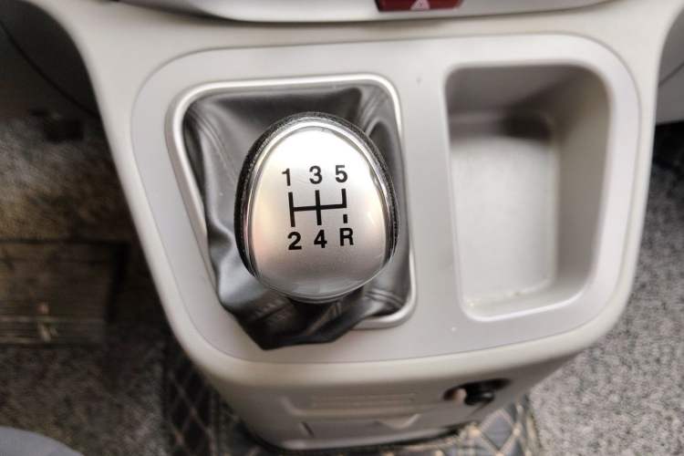 Used JAC Refine M3 2019 Creator Edition 1.8L Luxury Model Gear Lever