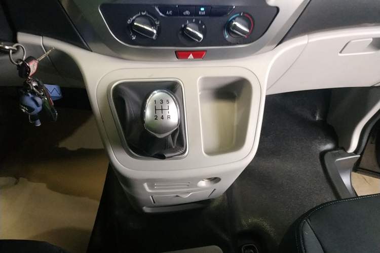 Used JAC Refine M3 2019 PLUS Maker Edition 1.8L Luxury Smart Model with 9 Seats Gear Lever
