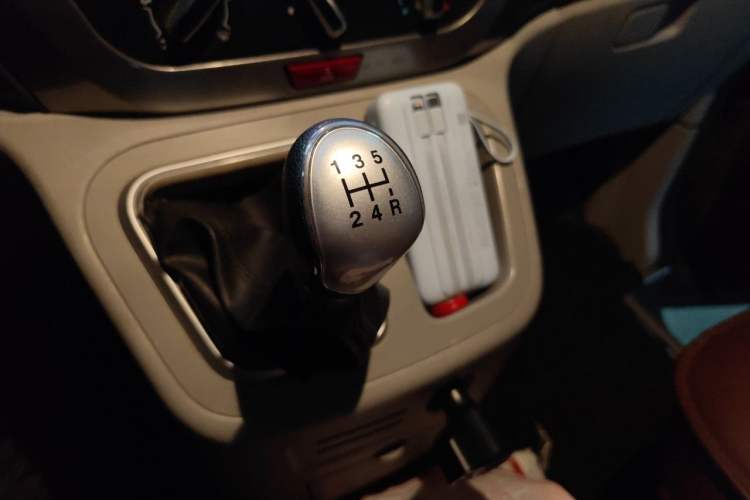 Used JAC Refine M3 2019 Creator Edition 1.8L Luxury Model Gear Lever
