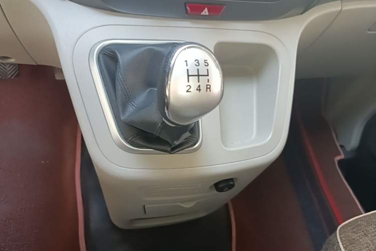 Used JAC Refine M3 2019 Creator Edition 1.8L Luxury Model Gear Lever