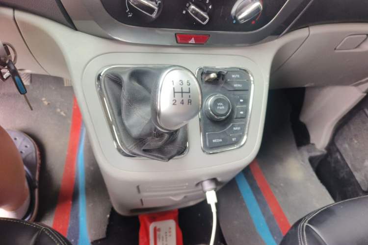 Used JAC Refine M3 2019 IKEA Edition 1.6L Luxury Smart Model Gear Lever