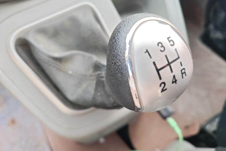 Used JAC Refine M3 2019 PLUS Maker Edition 1.8L Luxury Model Gear Lever