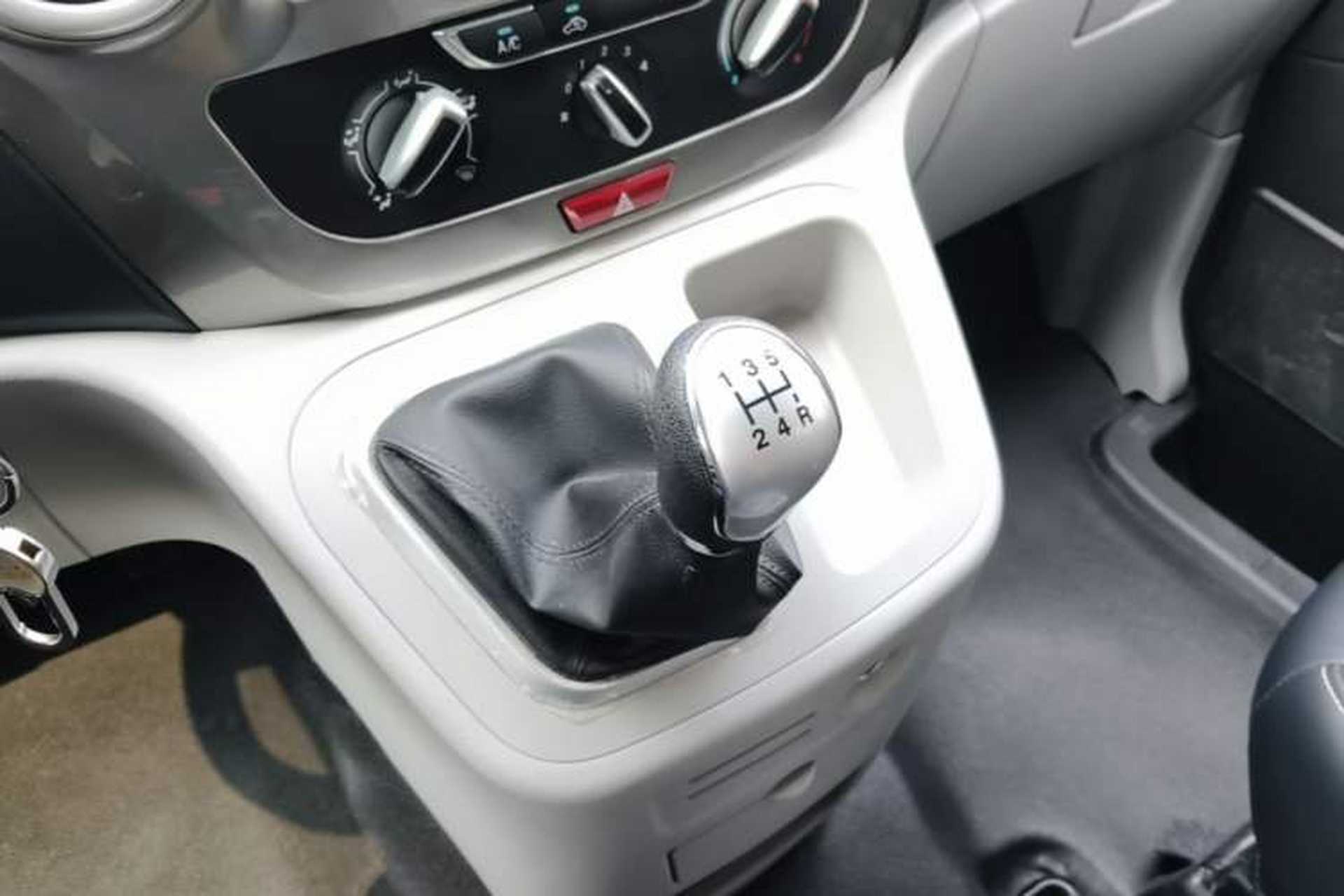 Used JAC Refine M3 2019 PLUS Maker Edition 1.8L Luxury Model Gear Lever