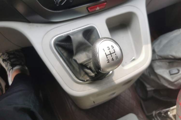 Used JAC Refine M3 2019 PLUS Maker Edition 1.8L Luxury Model Gear Lever