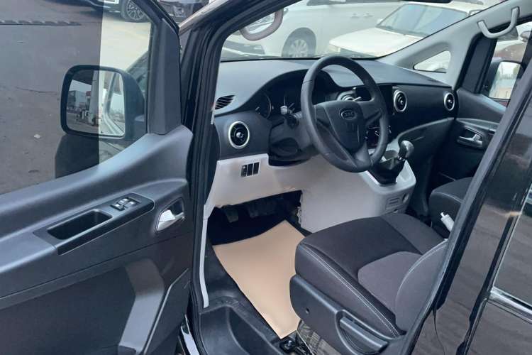 Used JAC Refine M3 2019 PLUS Maker Edition 1.8L Luxury Smart Model with 9 Seats Interior 2