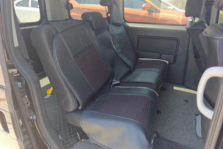 Used JAC Refine M3 2019 1.8L 5-Seater Express Edition Interior 2