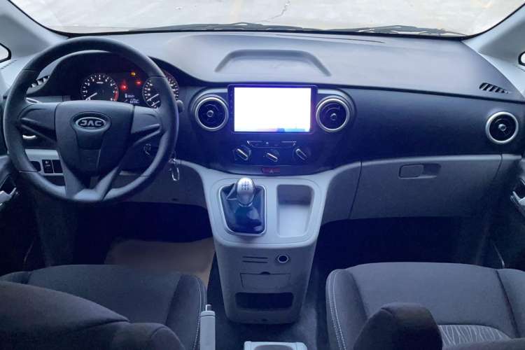 Used JAC Refine M3 2019 PLUS Maker Edition 1.8L Luxury Smart Model with 9 Seats Interior 3