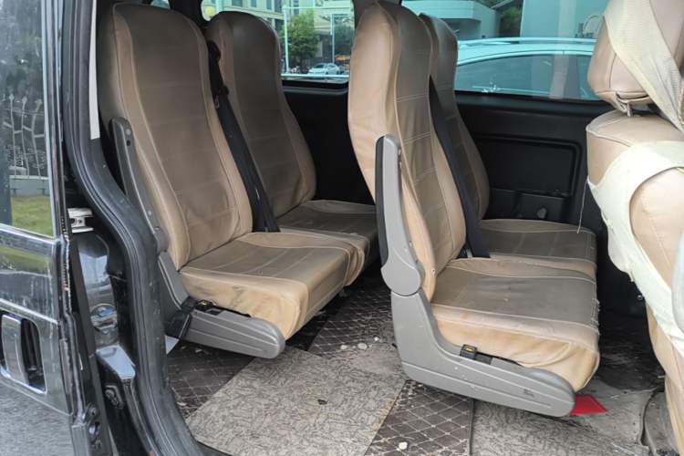 Used JAC Refine M3 2019 PLUS IKEA Edition 1.8L Luxury 9-Seater Interior 4