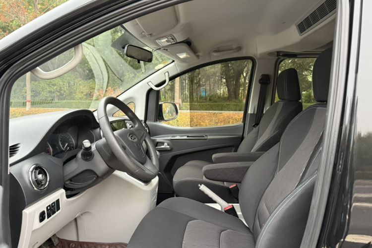 Used JAC Refine M3 2019 PLUS IKEA Edition 1.8L Luxury 9-Seater Interior 4