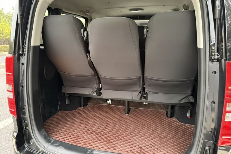 Used JAC Refine M3 2019 PLUS IKEA Edition 1.8L Luxury 9-Seater Interior 5