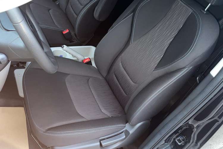 Used JAC Refine M3 2019 PLUS Maker Edition 1.8L Luxury Smart Model with 9 Seats Left Front Seat