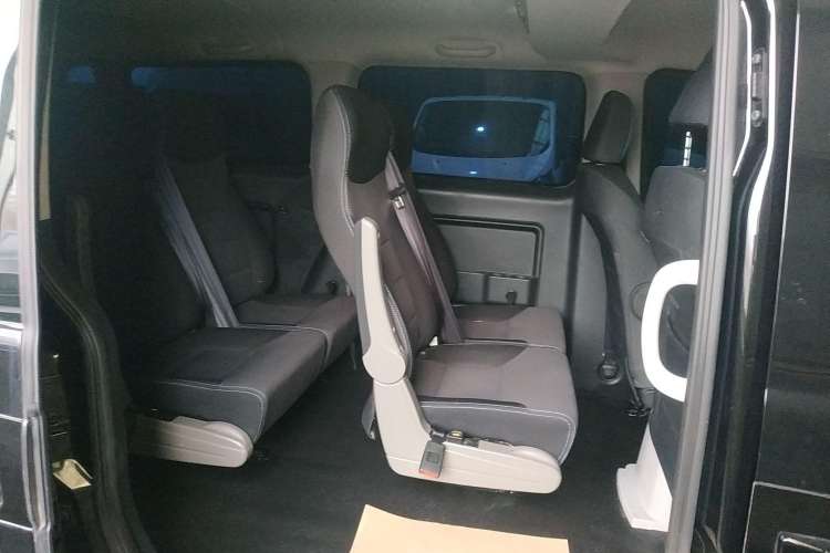 Used JAC Refine M3 2019 PLUS Maker Edition 1.8L Luxury Smart Model with 9 Seats Left Rear Seat