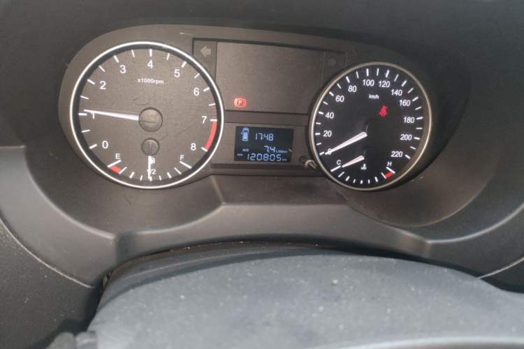 Used JAC Refine M3 2019 IKEA Edition 1.8L Luxury Smart Model Odometer Close Up