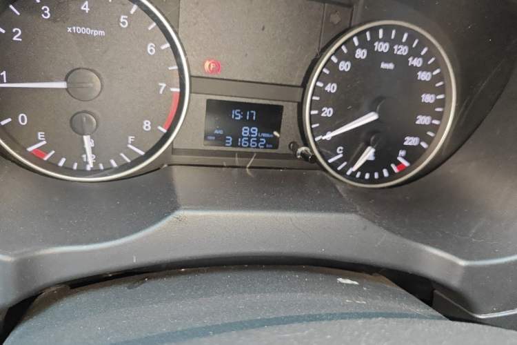 Used JAC Refine M3 2019 PLUS IKEA Edition 1.8L Luxury Model Odometer Close Up