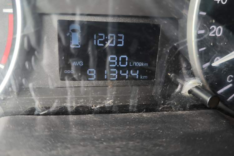 Used JAC Refine M3 2019 PLUS IKEA Edition 1.8L Luxury 9-Seater Odometer Close Up