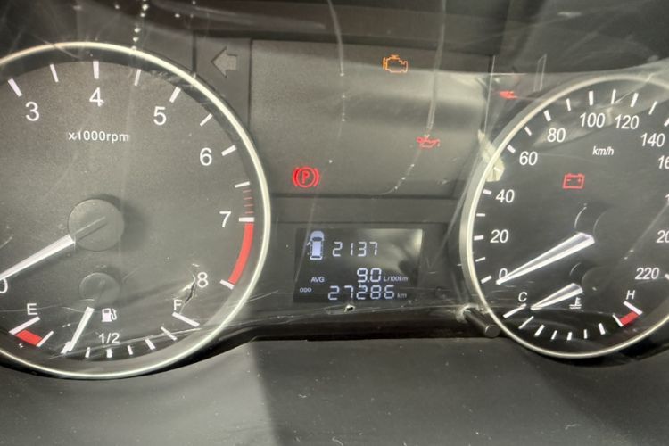 Used JAC Refine M3 2019 PLUS IKEA Edition 1.8L Luxury 9-Seater Odometer Close Up