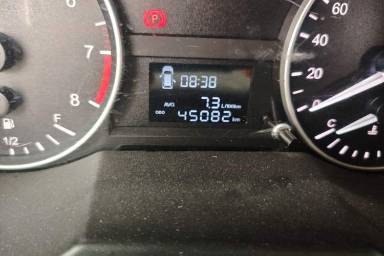 Used JAC Refine M3 2019 1.8L 5-Seater Express Edition Odometer Close Up
