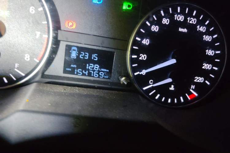 Used JAC Refine M3 2019 PLUS Maker Edition 1.8L Luxury Model Odometer Close Up