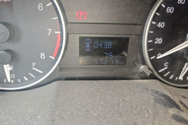 Used JAC Refine M3 2019 IKEA Edition 1.8L Luxury Smart Model Odometer Close Up