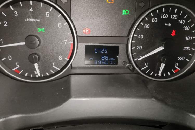 Used JAC Refine M3 2019 IKEA Edition 1.5T Luxury Smart Model Odometer Close Up