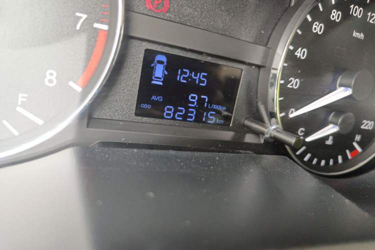 Used JAC Refine M3  Odometer Close Up
