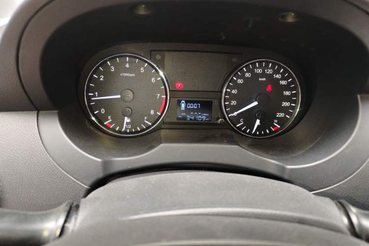 Used JAC Refine M3 2019 Creator Edition 1.6L Luxury Version Odometer Close Up